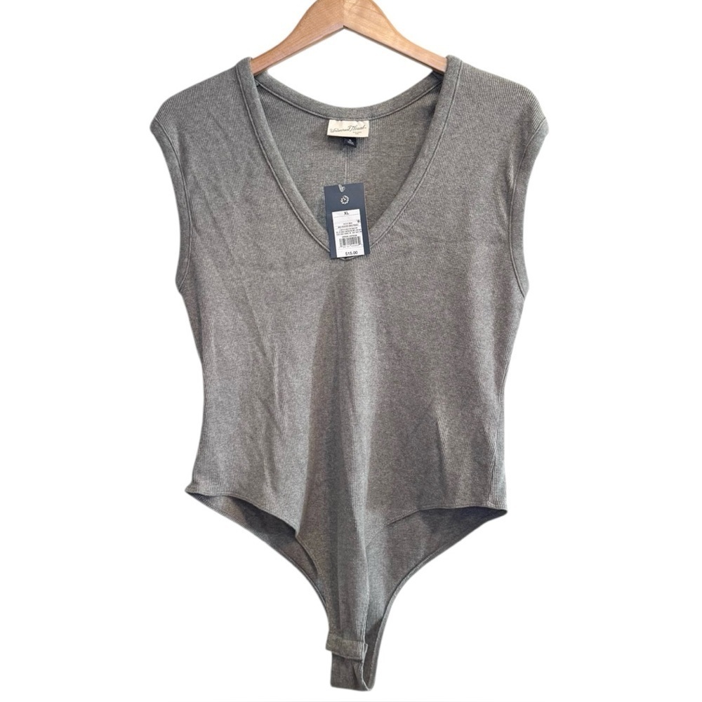 🌈 6/$60 NEW Universal Thread Bodysuit Size XL Grey Sleeveless V Neck Ribbed